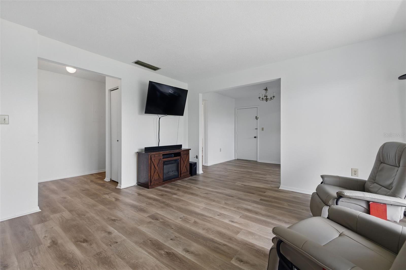 Image 5 of 16 For 3580 38th Avenue S 95