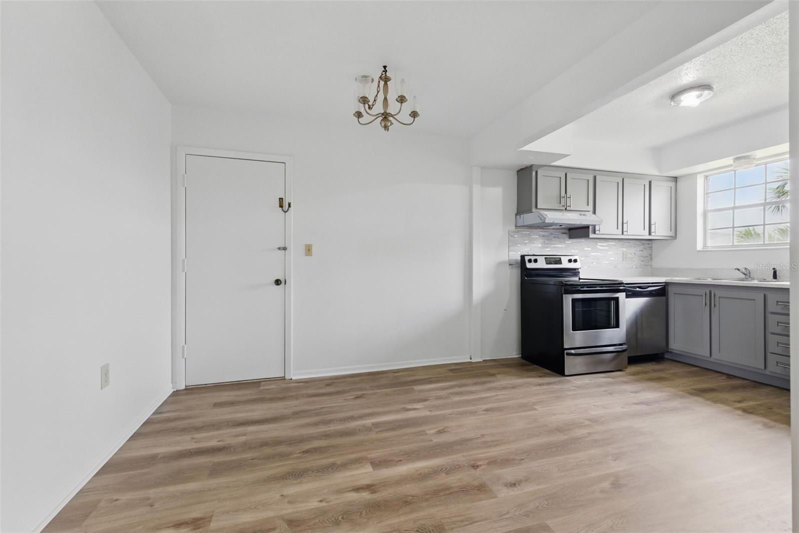 Image 8 of 16 For 3580 38th Avenue S 95