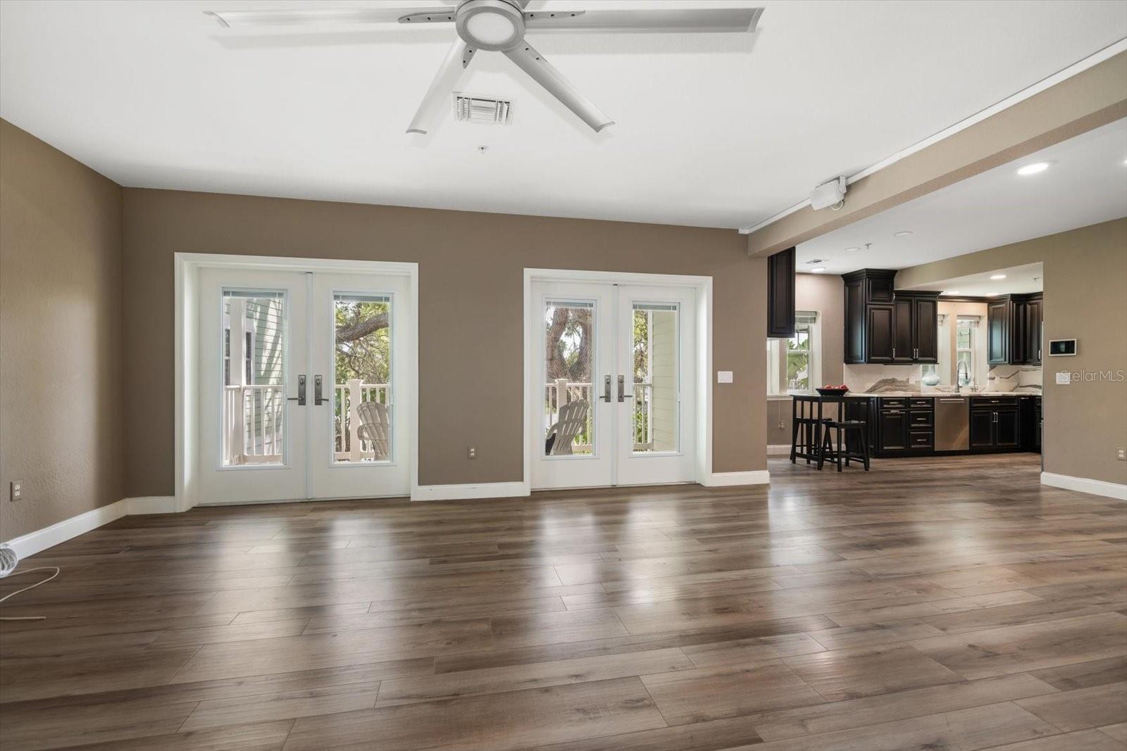 Image 11 of 64 For 215 18th Avenue