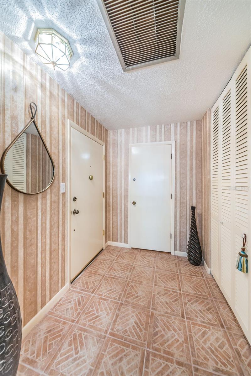 Image 36 of 65 For 100 Bluff View Drive 514c