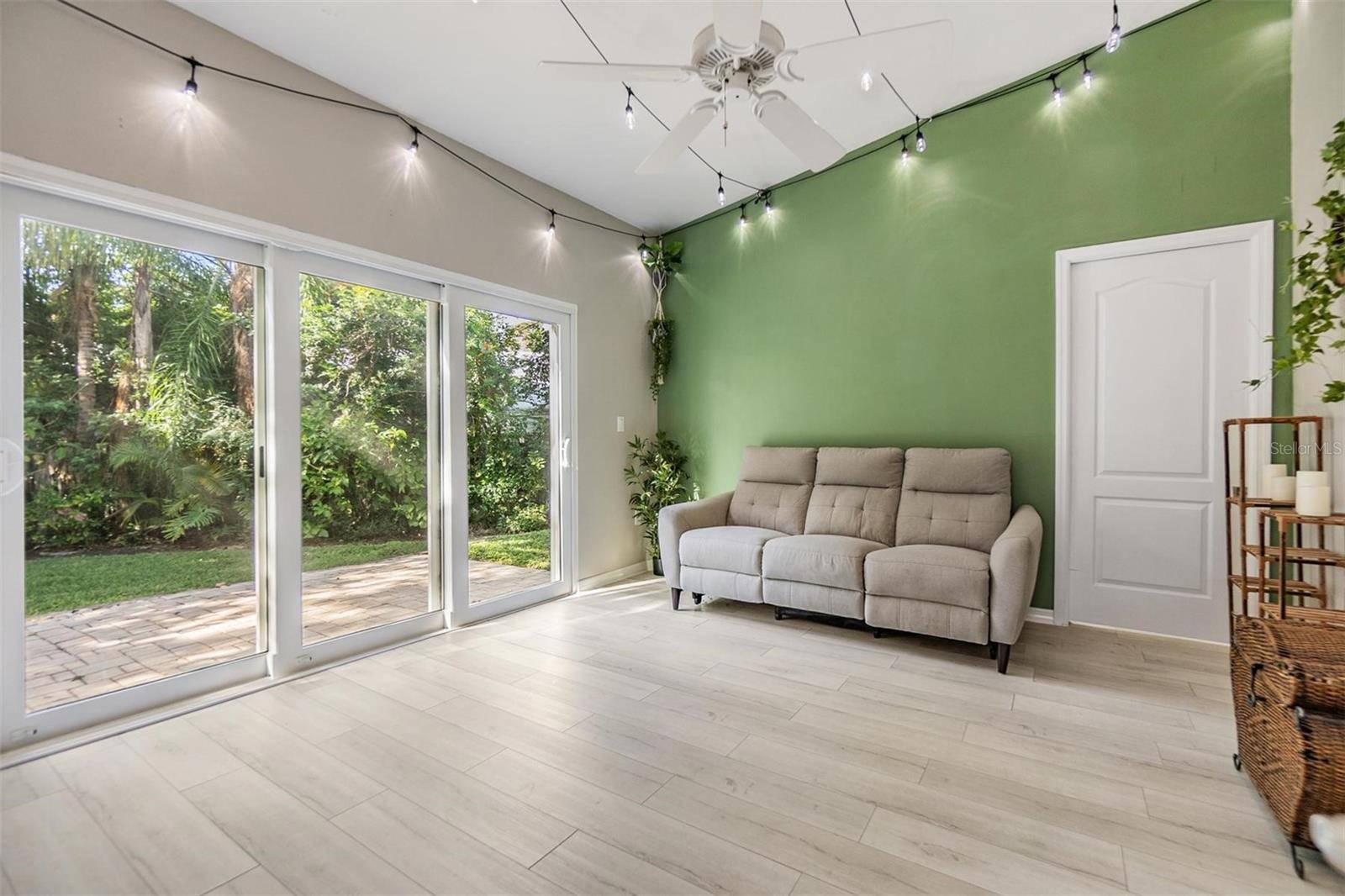 Image 22 of 40 For 2122 Oak Forest Lane