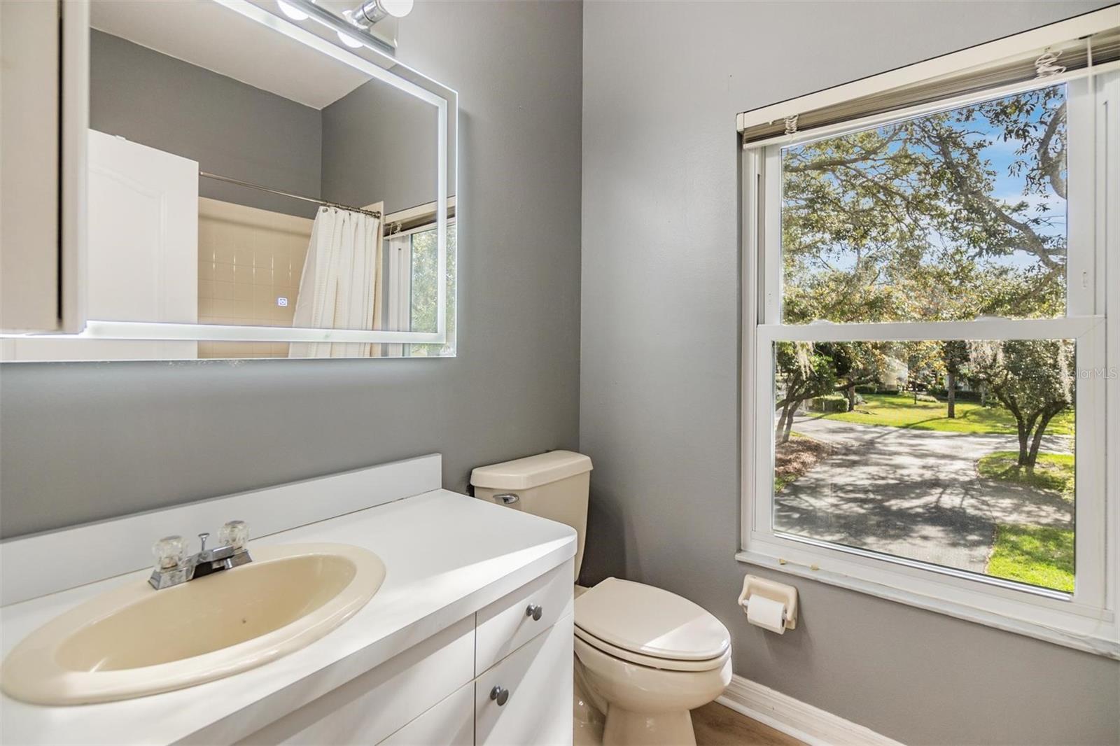 Image 26 of 40 For 2122 Oak Forest Lane