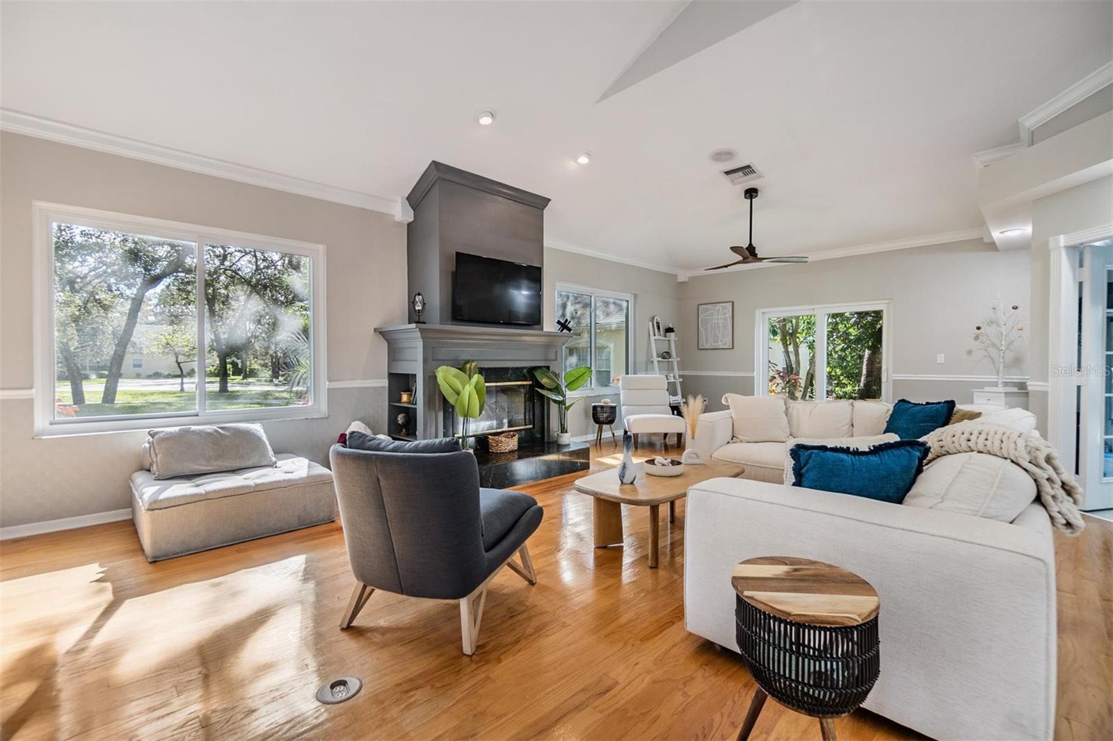 Image 3 of 40 For 2122 Oak Forest Lane