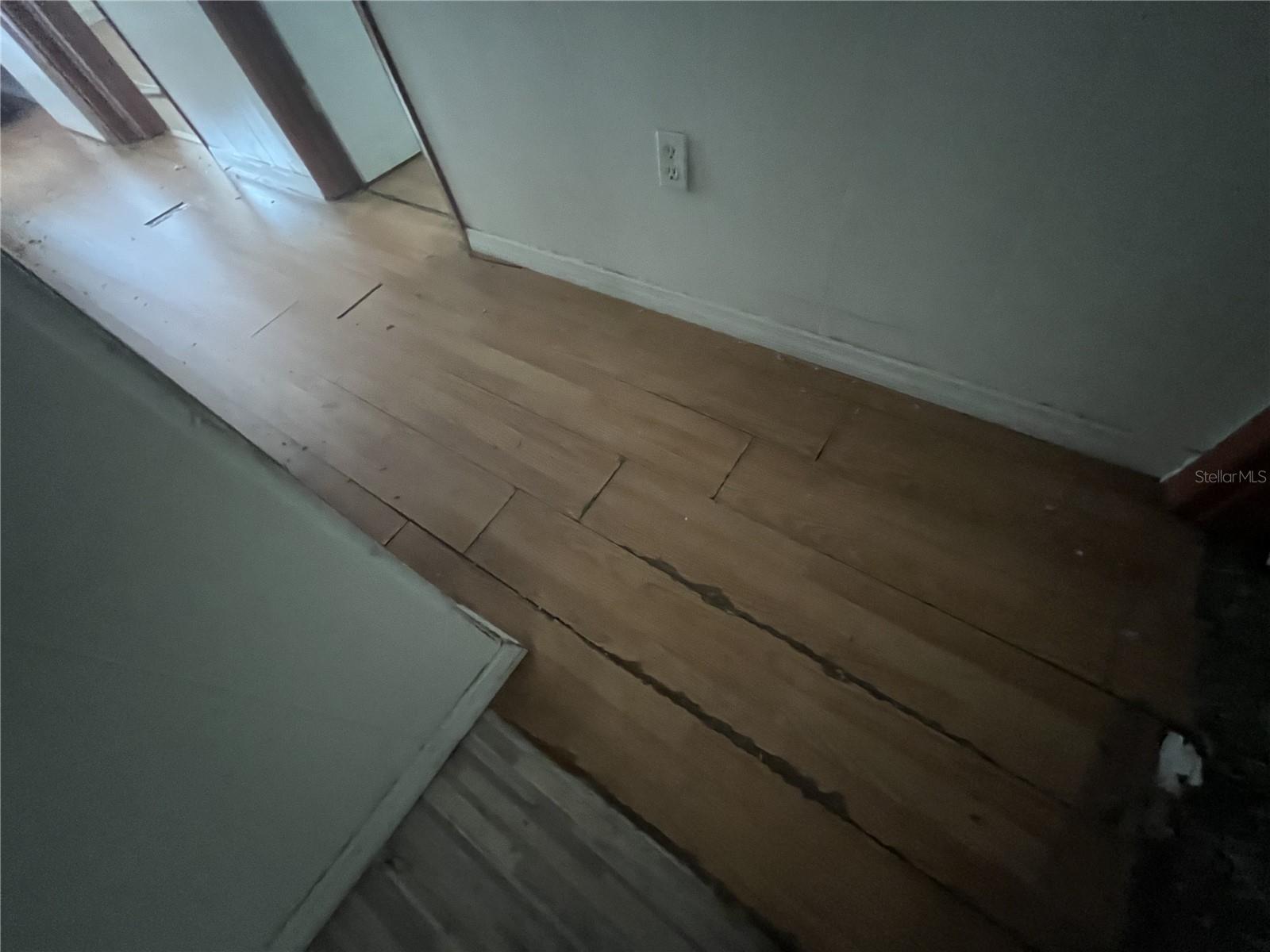 Image 12 of 18 For 801 Quintilian Avenue