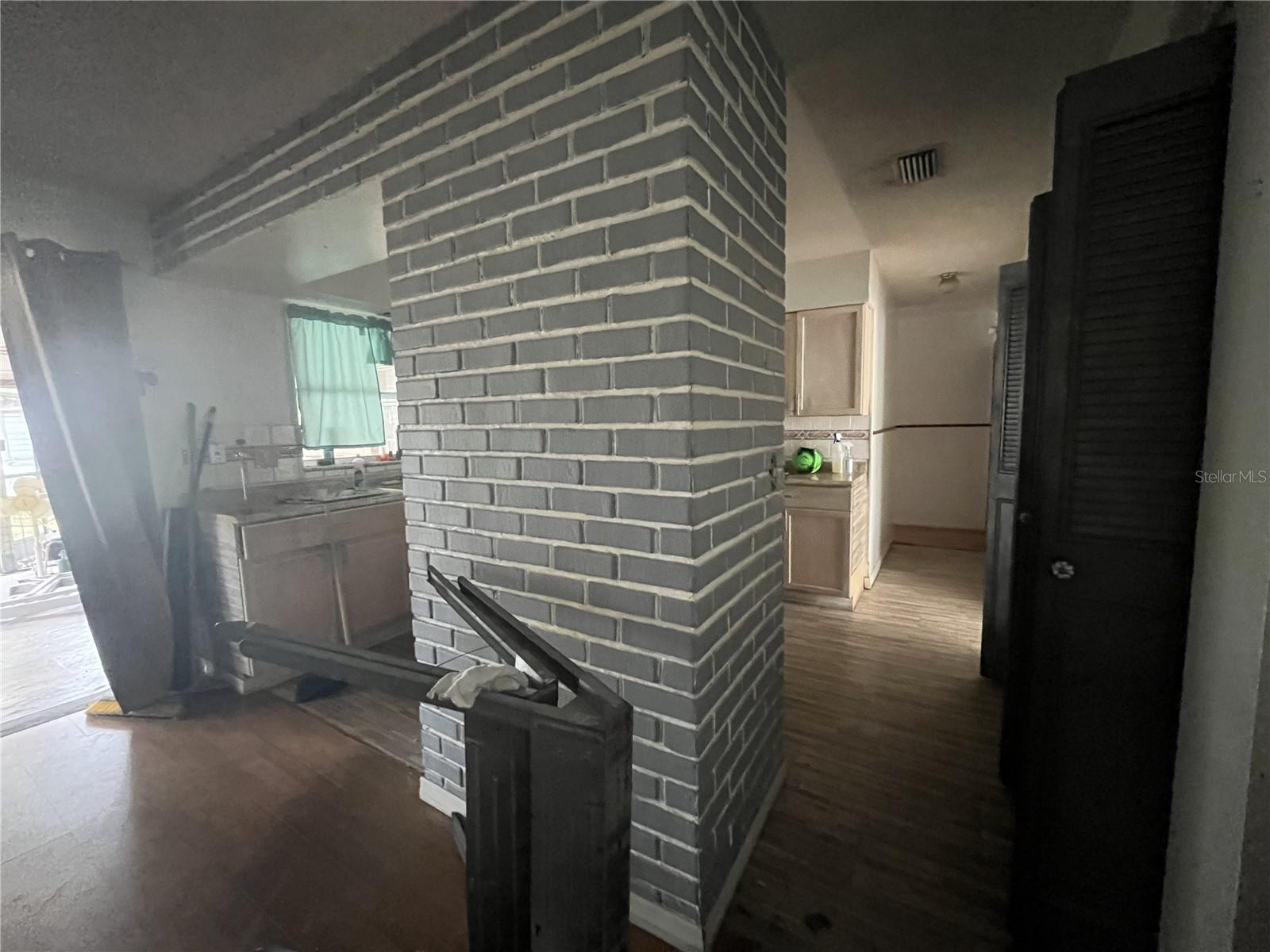 Image 9 of 18 For 801 Quintilian Avenue