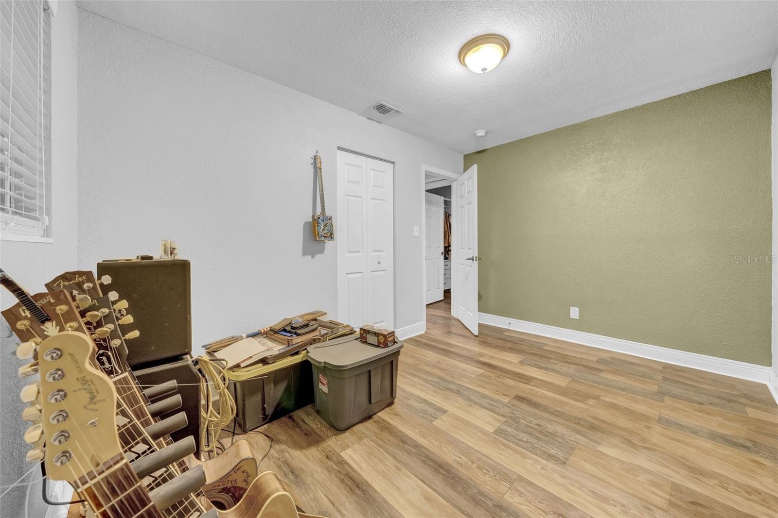 Image 32 of 46 For 4726 Fairview Heights