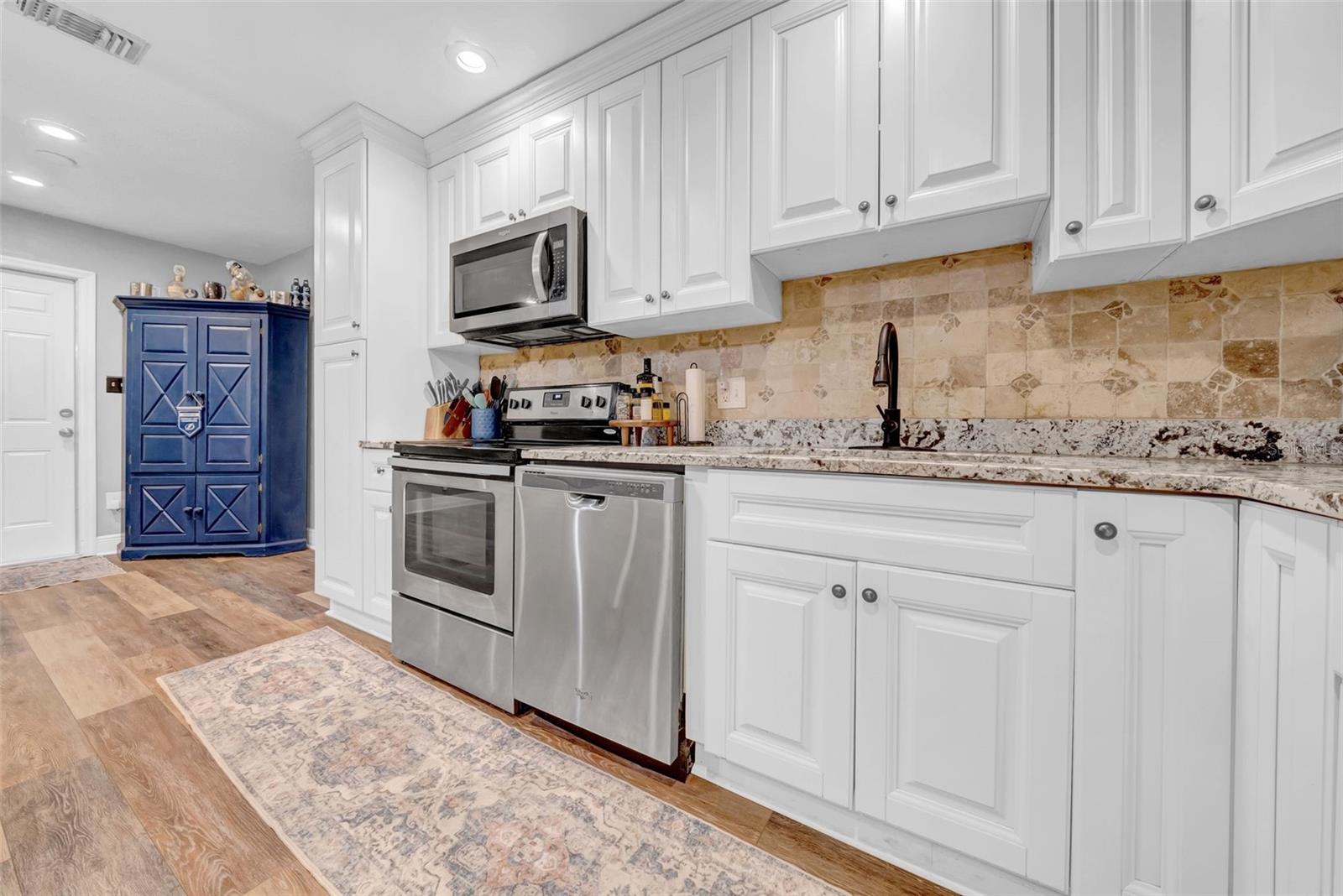 Image 9 of 46 For 4726 Fairview Heights