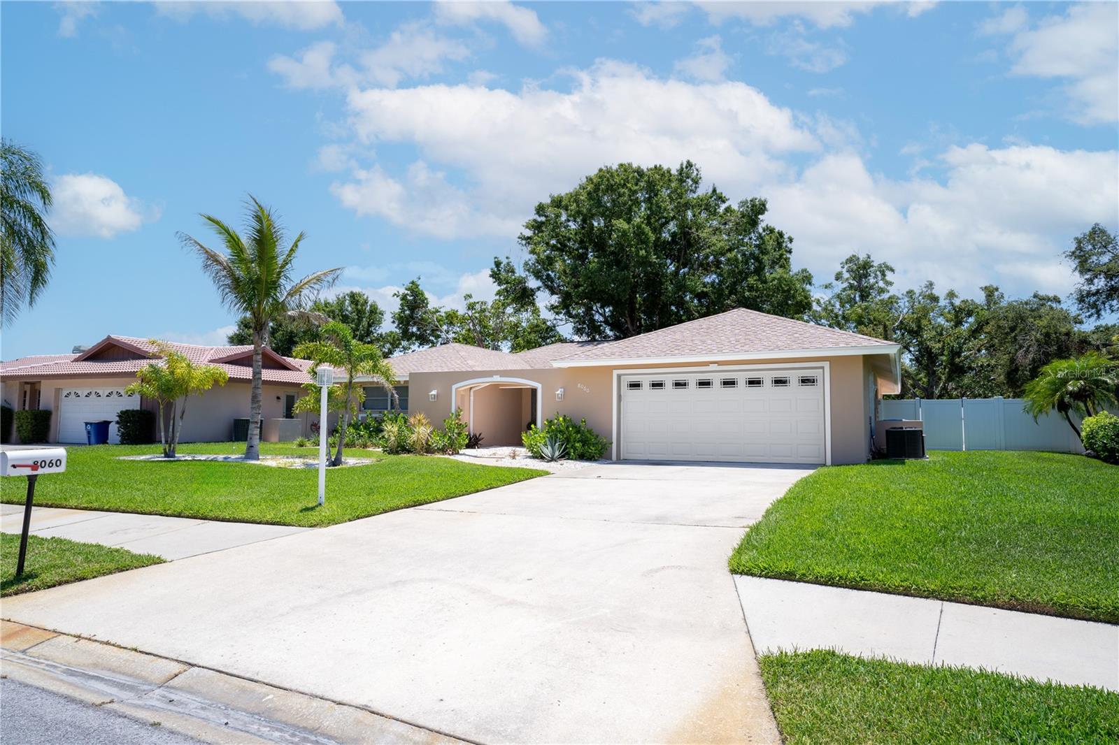 Details for 8060 Canterbury Circle, SEMINOLE, FL 33777