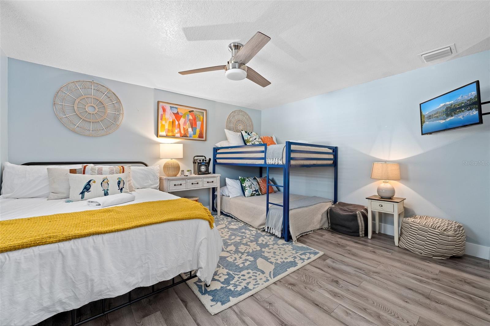 Listing photo id 9 for 3485 Floral Drive