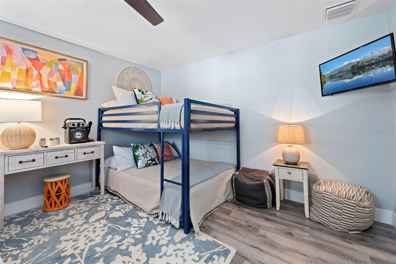 Listing photo id 10 for 3485 Floral Drive