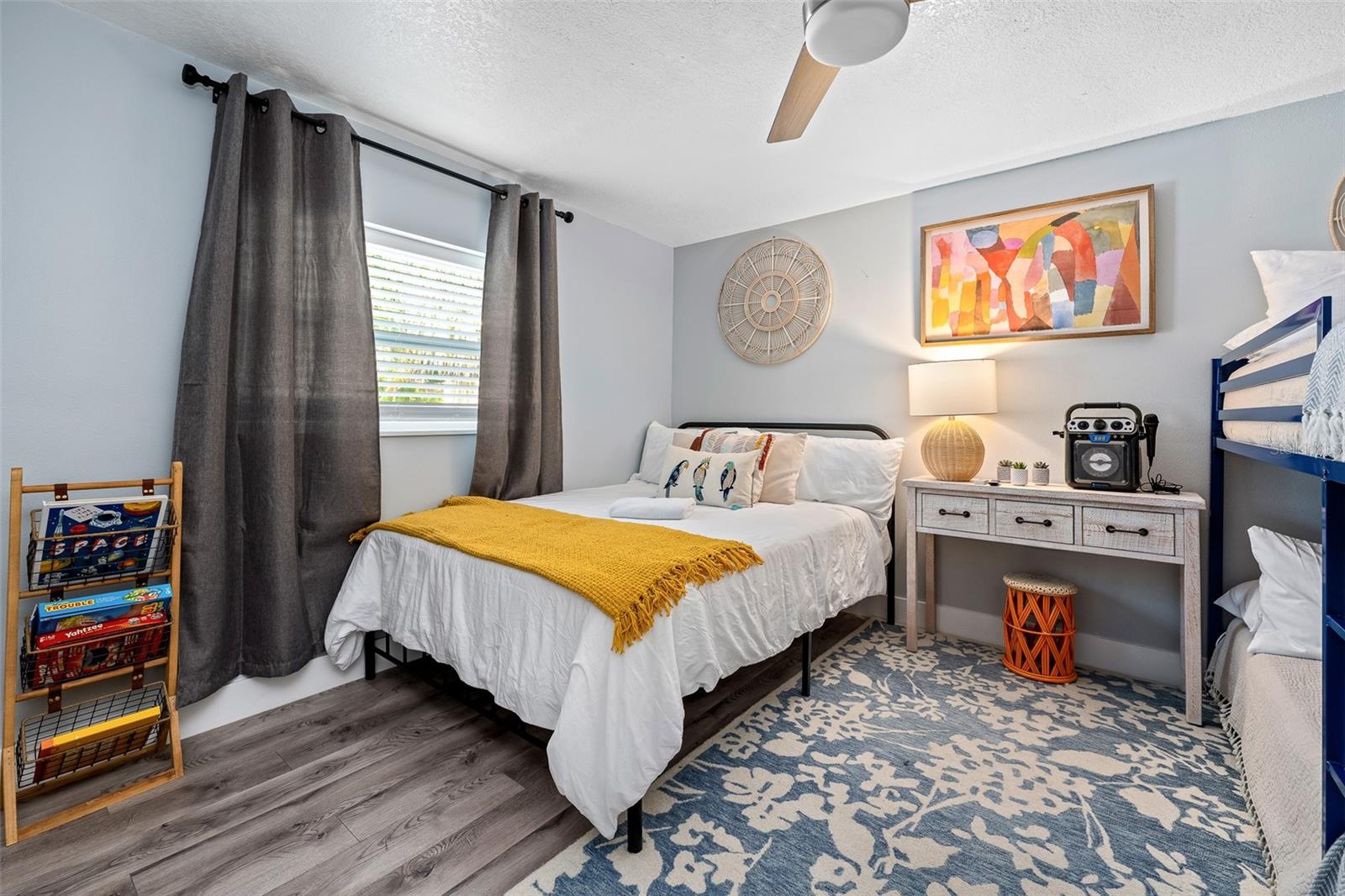 Listing photo id 11 for 3485 Floral Drive