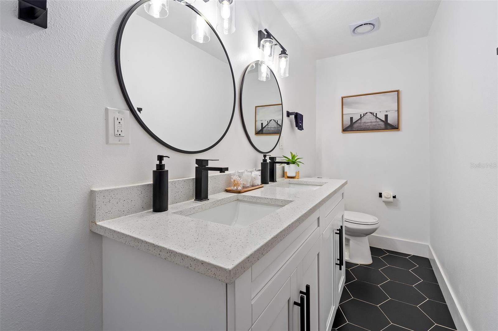 Listing photo id 12 for 3485 Floral Drive