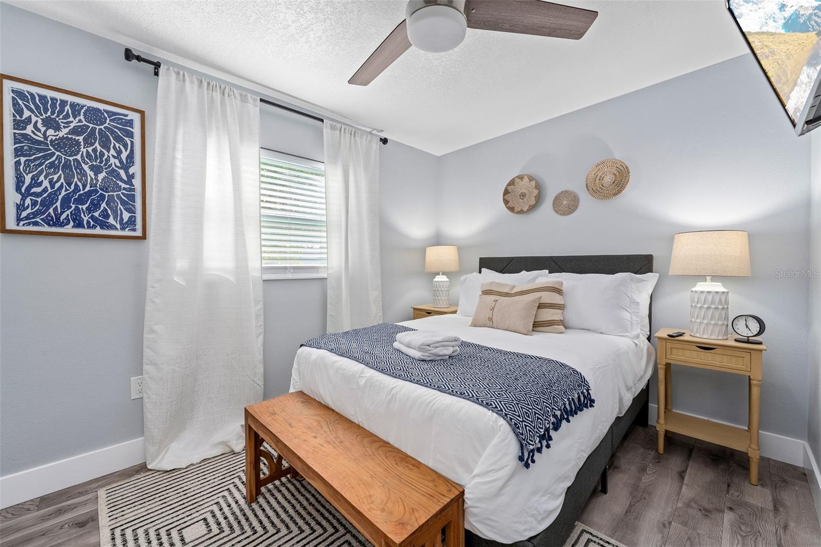Listing photo id 13 for 3485 Floral Drive