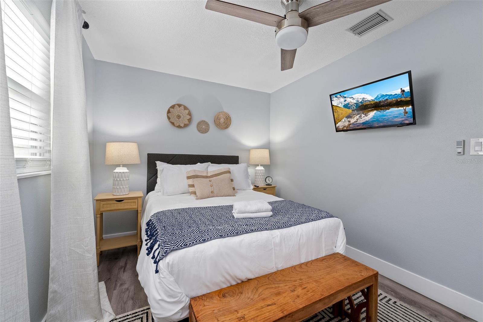 Listing photo id 14 for 3485 Floral Drive