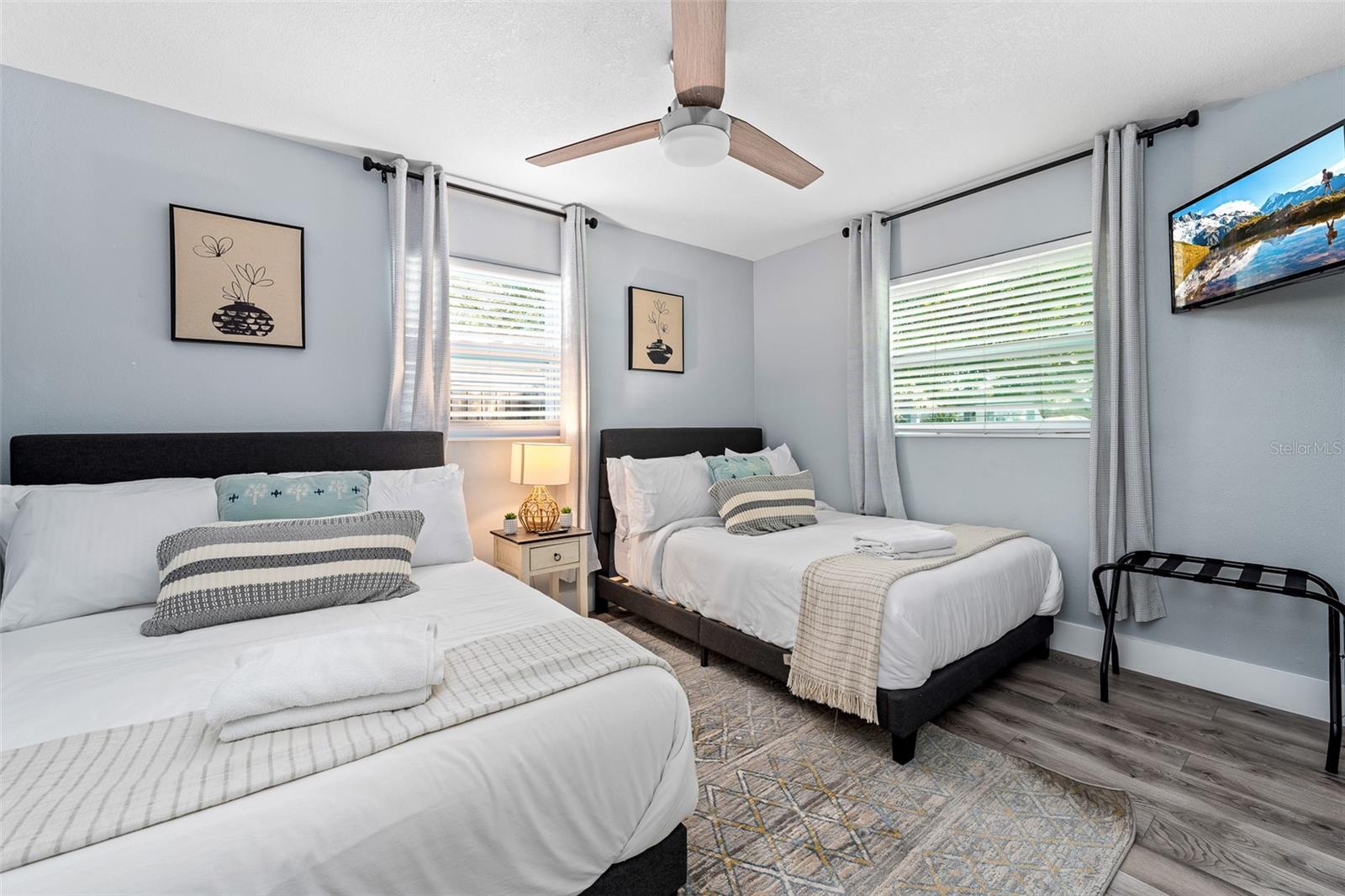 Listing photo id 15 for 3485 Floral Drive