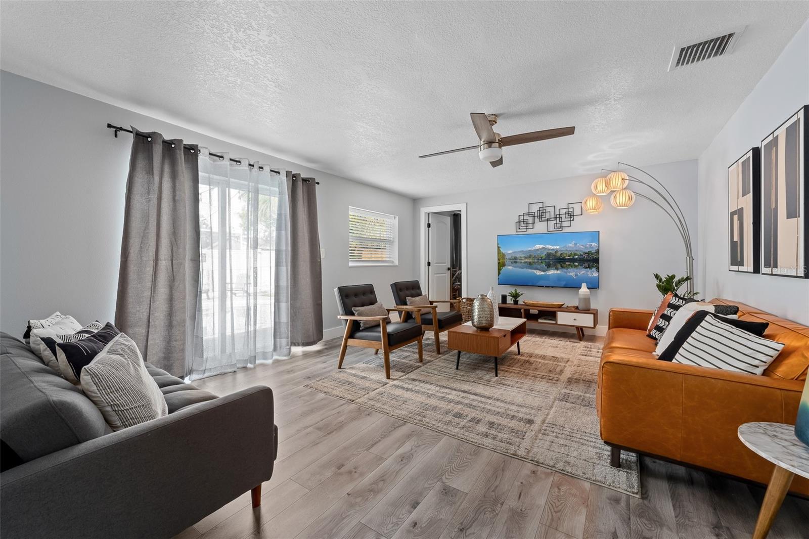 Listing photo id 20 for 3485 Floral Drive