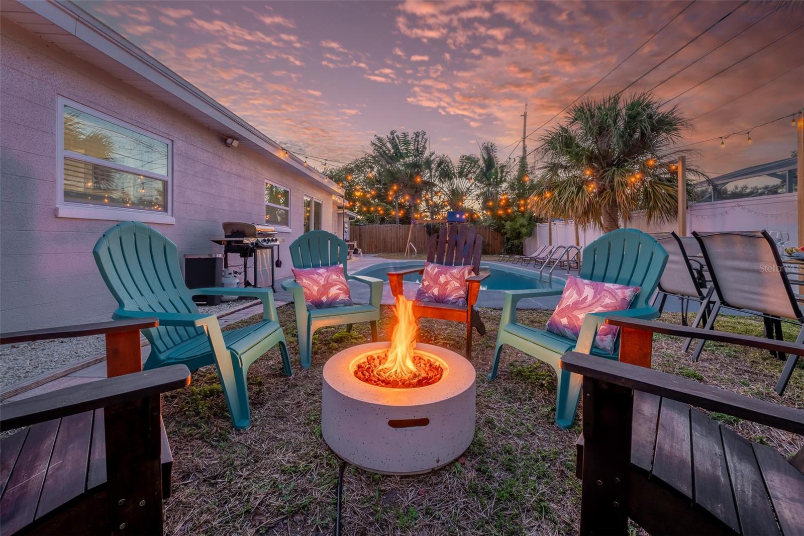 Listing photo id 29 for 3485 Floral Drive