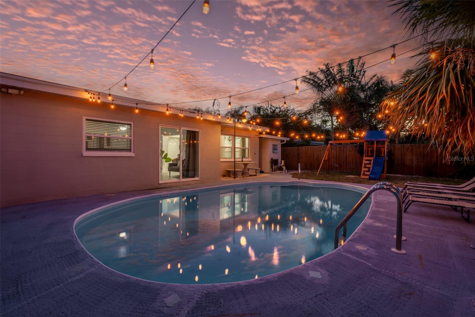 Listing photo id 32 for 3485 Floral Drive