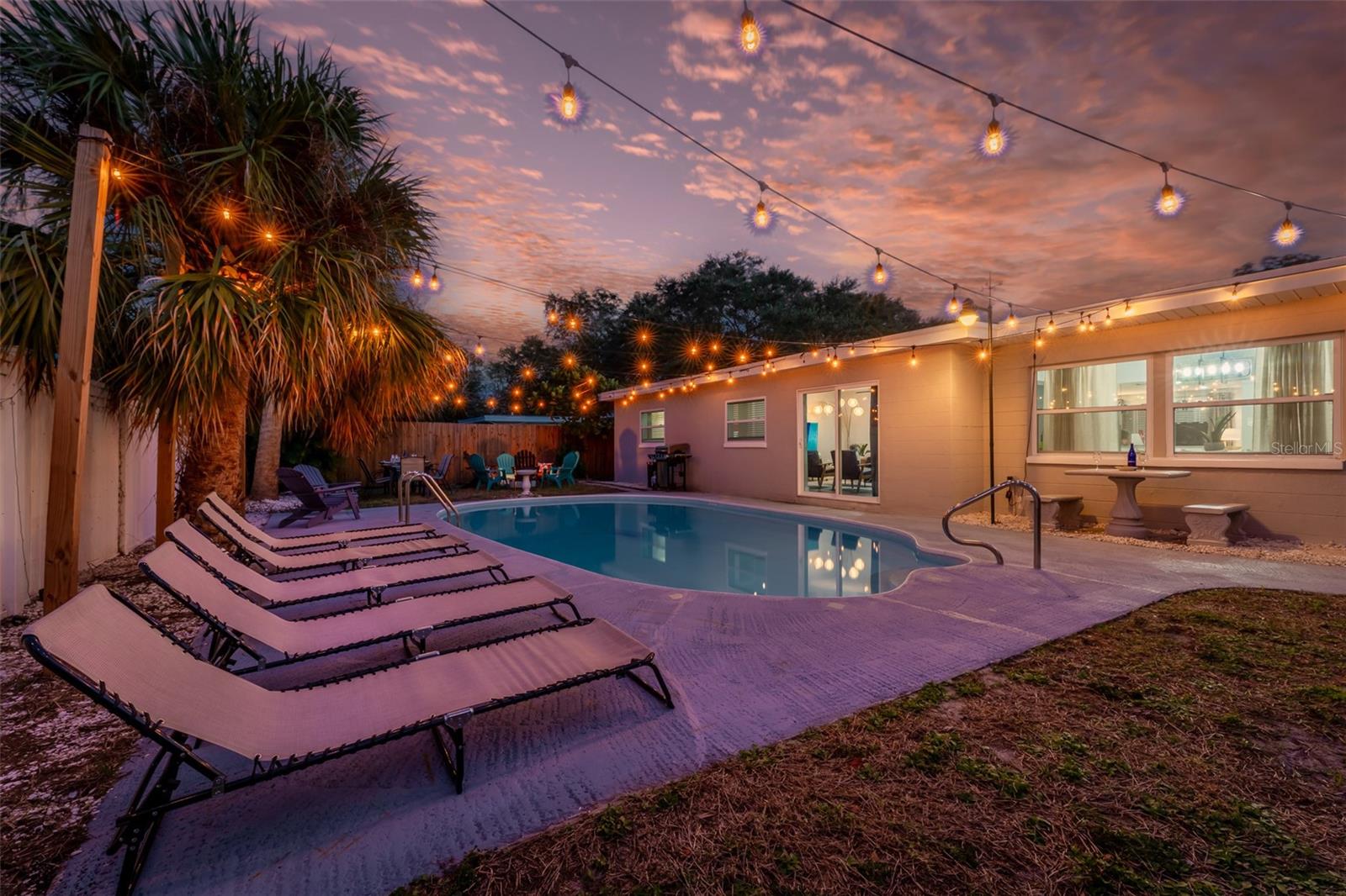 Listing photo id 33 for 3485 Floral Drive