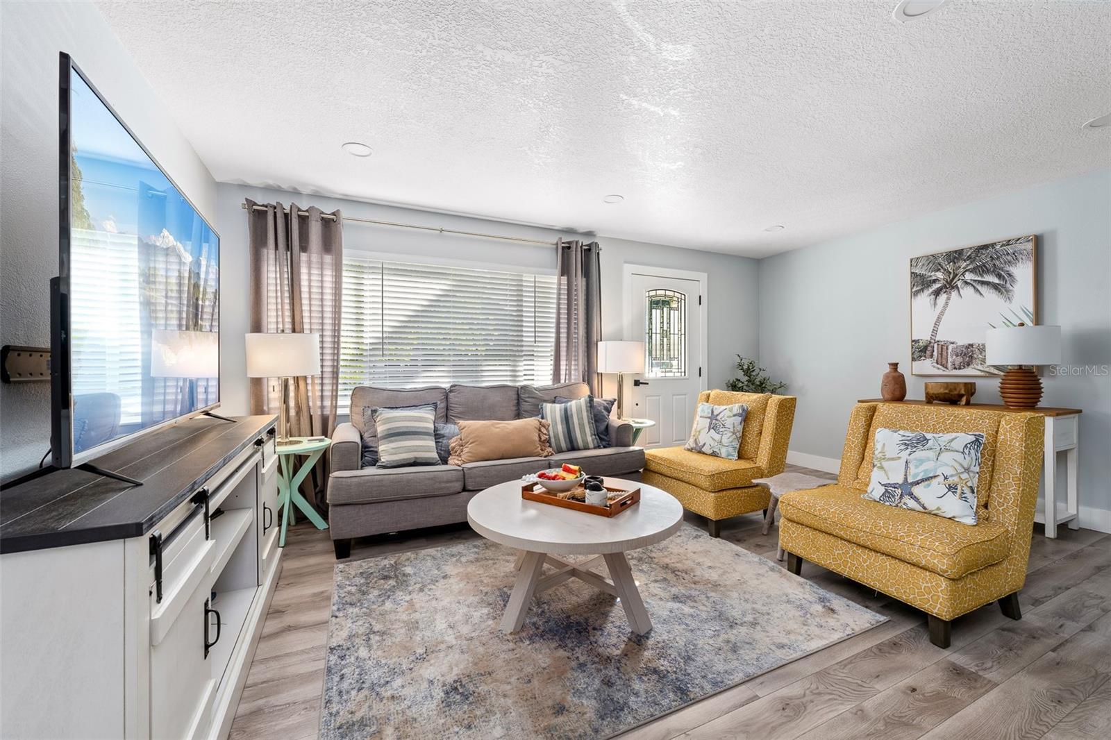 Listing photo id 2 for 3485 Floral Drive