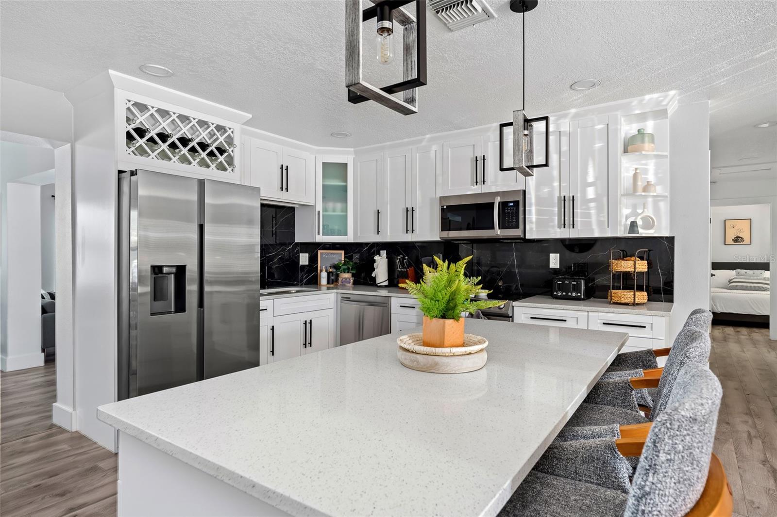 Listing photo id 4 for 3485 Floral Drive