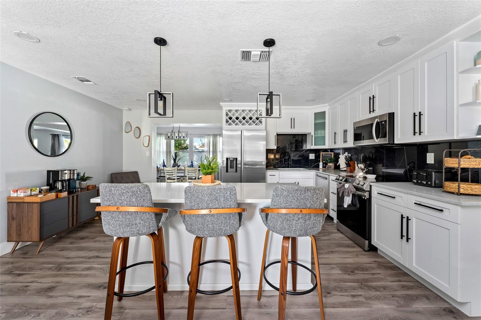 Listing photo id 5 for 3485 Floral Drive
