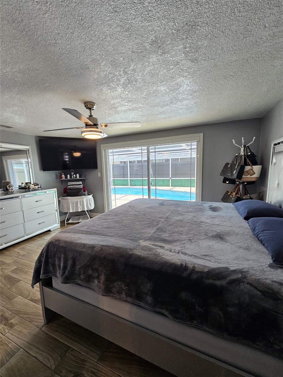 Listing photo id 13 for 7834 Treasure Pointe Drive