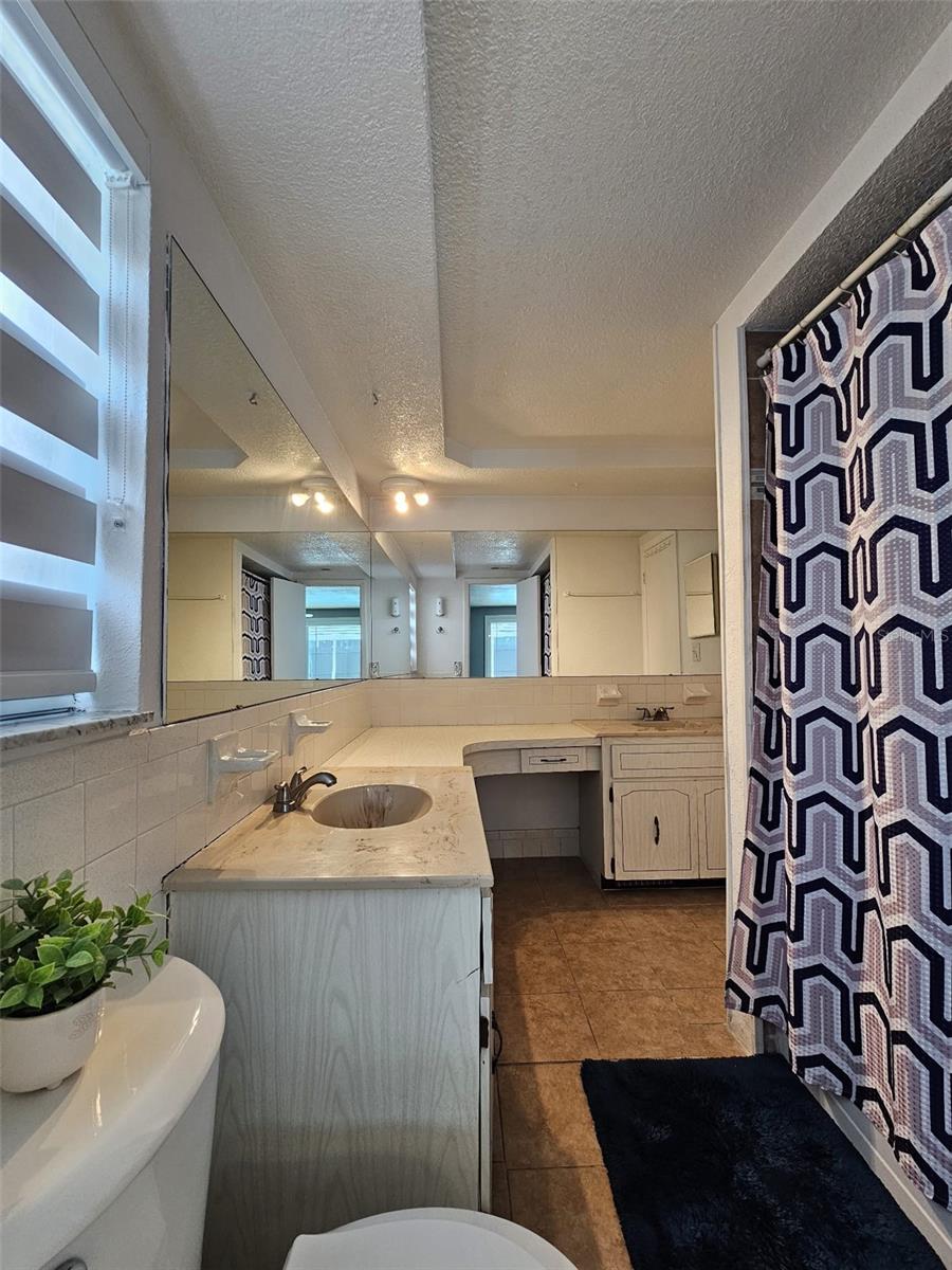 Listing photo id 16 for 7834 Treasure Pointe Drive