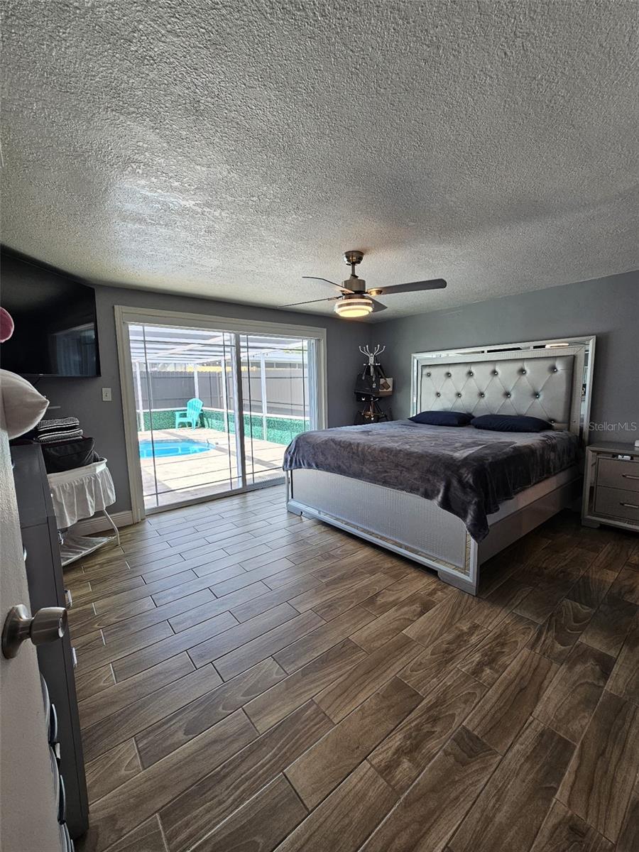 Listing photo id 17 for 7834 Treasure Pointe Drive