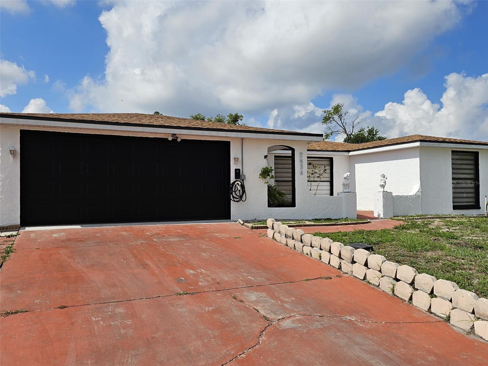 Listing photo id 0 for 7834 Treasure Pointe Drive