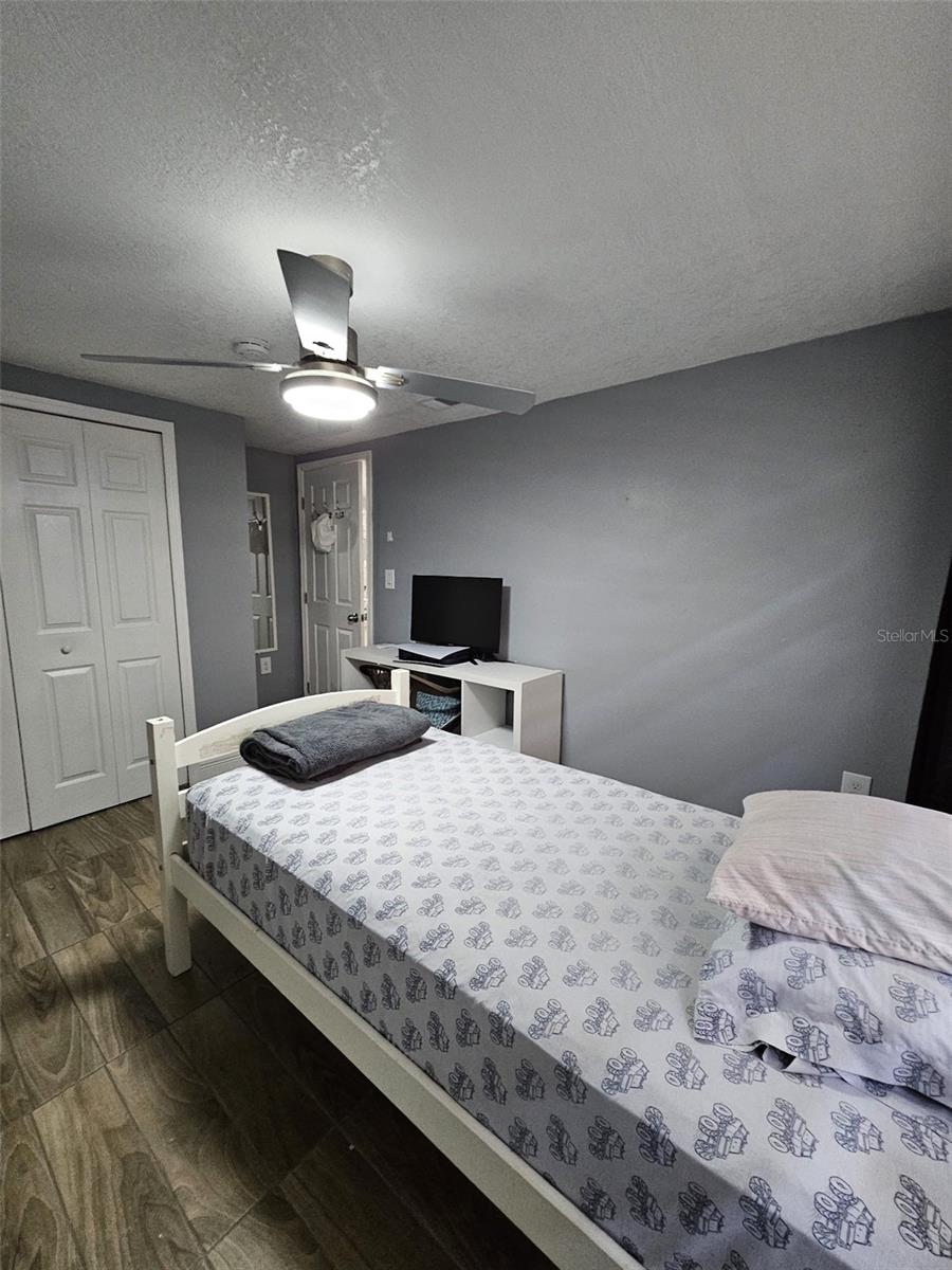 Listing photo id 18 for 7834 Treasure Pointe Drive