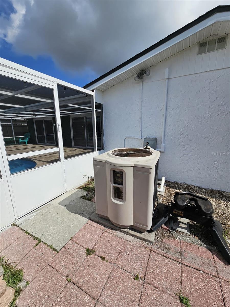 Listing photo id 29 for 7834 Treasure Pointe Drive