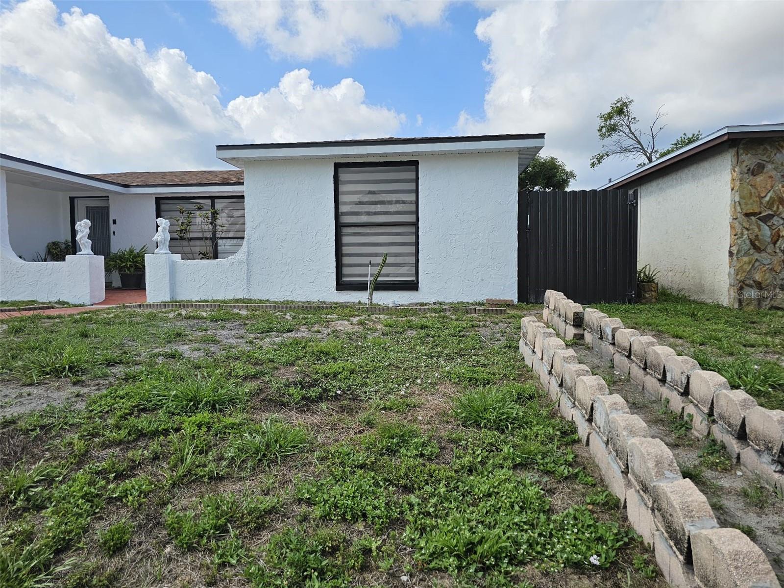 Listing photo id 2 for 7834 Treasure Pointe Drive
