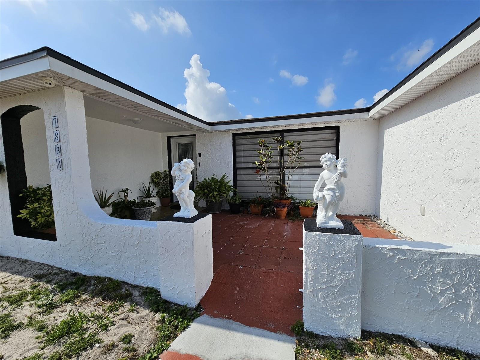 Listing photo id 3 for 7834 Treasure Pointe Drive