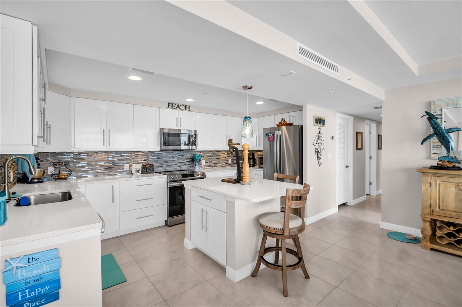 Image 16 of 53 For 223 Island Way 7f