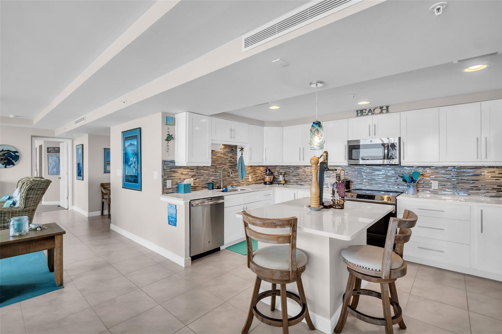 Image 17 of 53 For 223 Island Way 7f