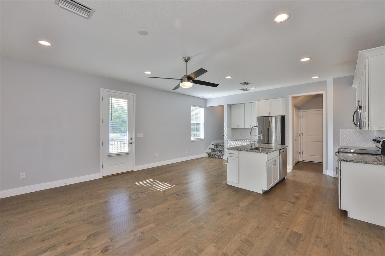 Image 15 of 44 For 6619 Manhattan Avenue 1