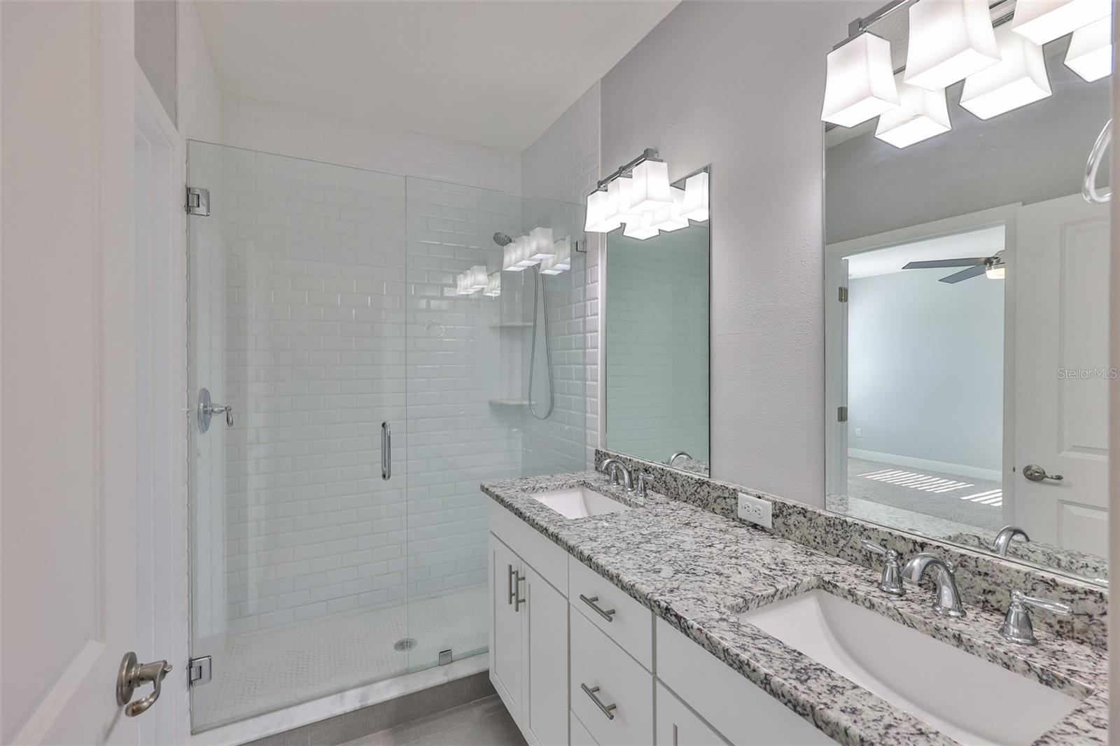 Image 19 of 44 For 6619 Manhattan Avenue 1