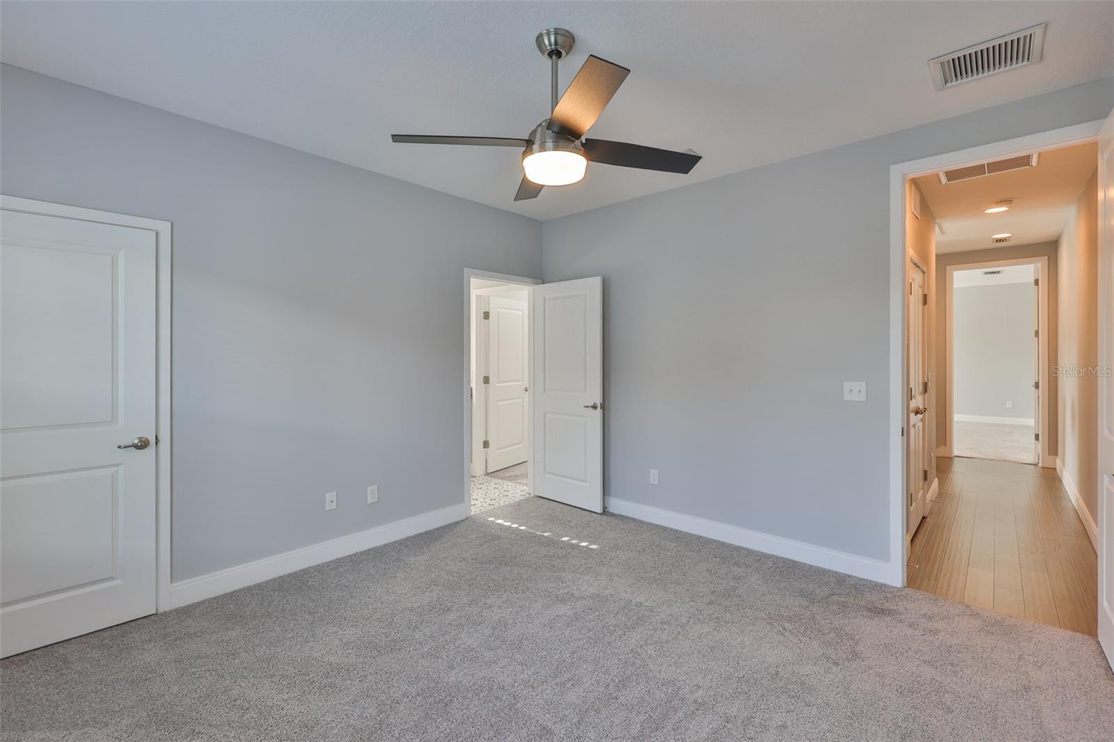 Image 31 of 44 For 6619 Manhattan Avenue 1