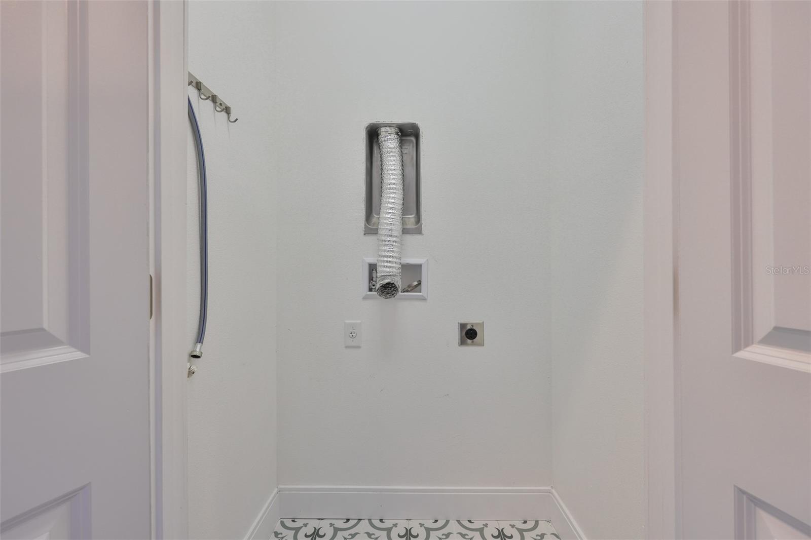 Image 32 of 44 For 6619 Manhattan Avenue 1