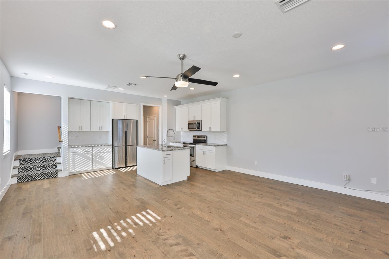 Image 9 of 44 For 6619 Manhattan Avenue 1