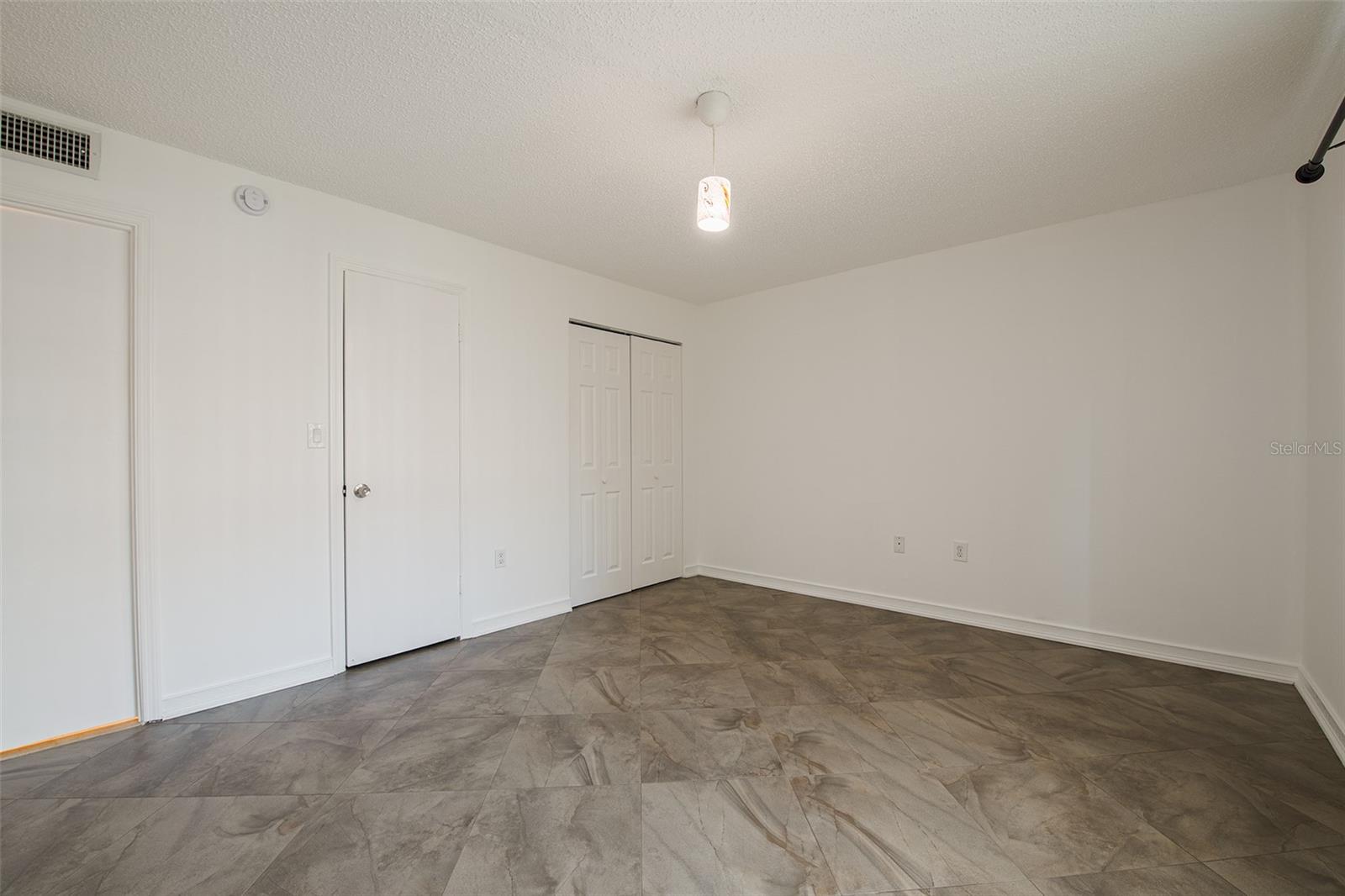 Image 13 of 29 For 6960 20th Avenue N 203b
