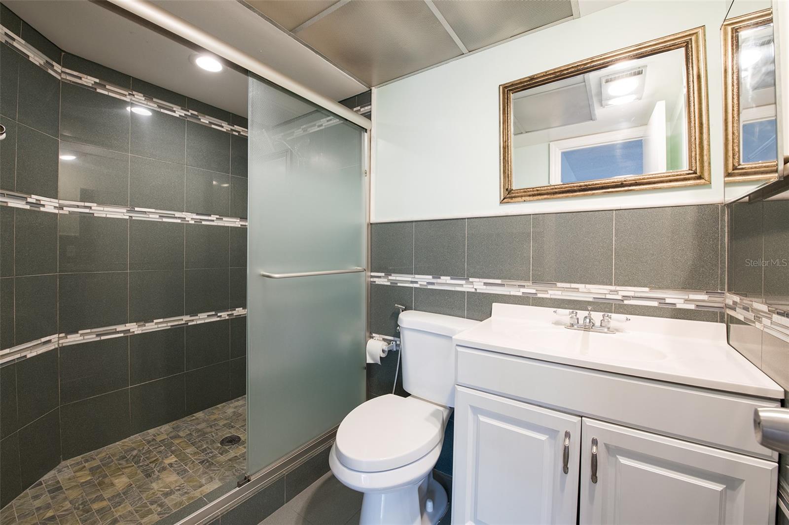 Image 16 of 29 For 6960 20th Avenue N 203b