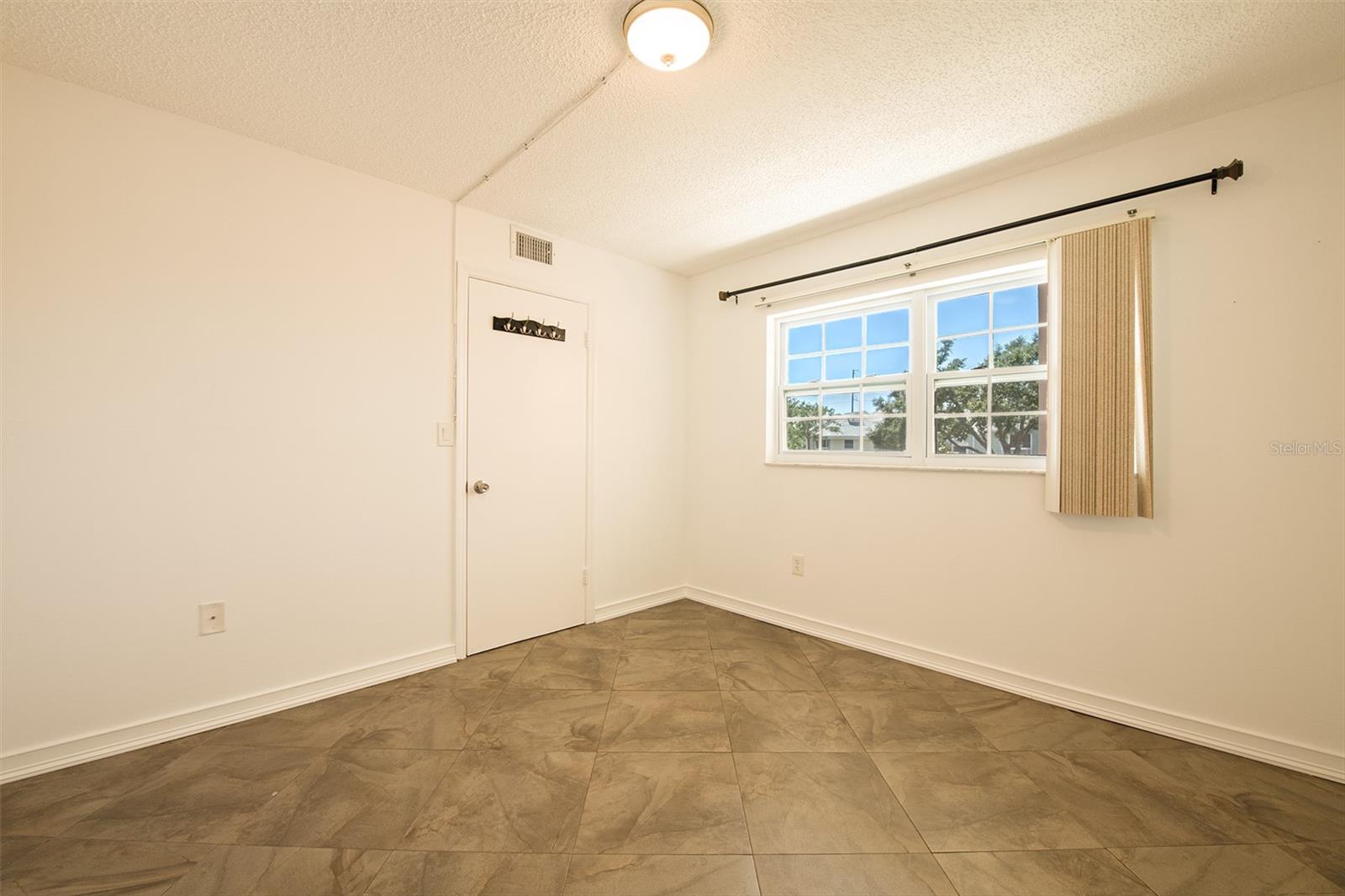 Image 19 of 29 For 6960 20th Avenue N 203b