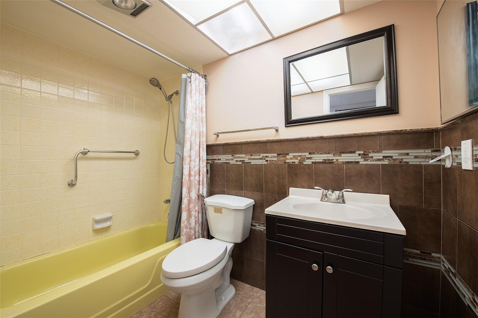 Image 21 of 29 For 6960 20th Avenue N 203b