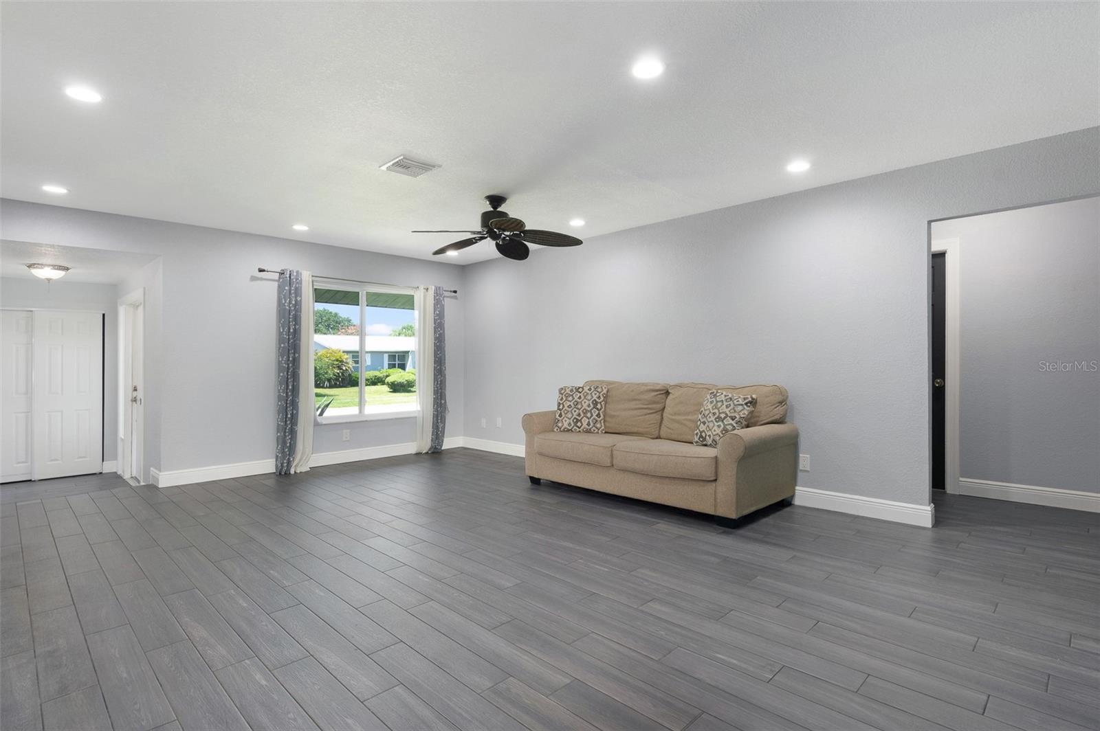 Image 3 of 31 For 5923 19th Street Ne
