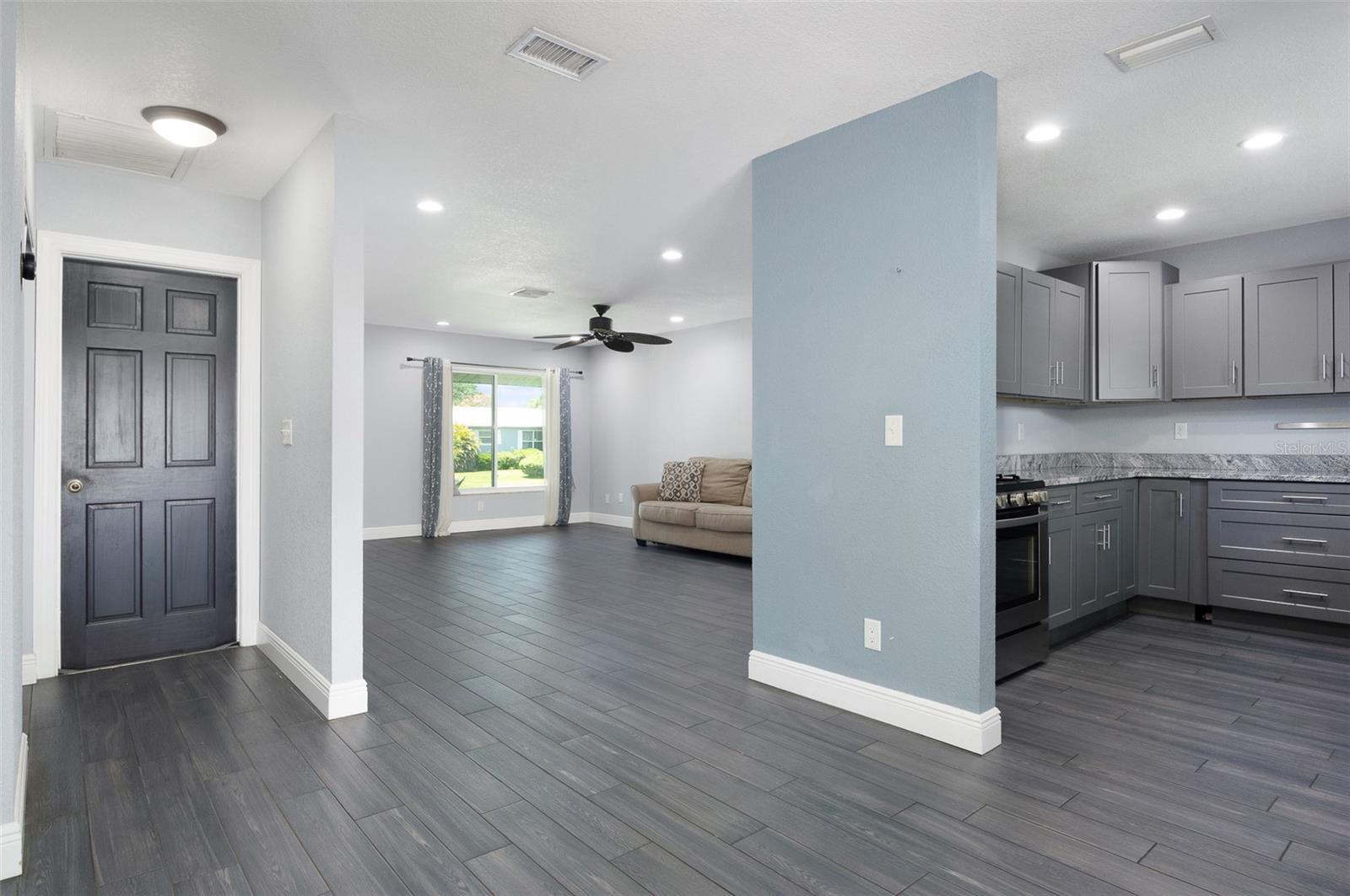 Image 4 of 31 For 5923 19th Street Ne