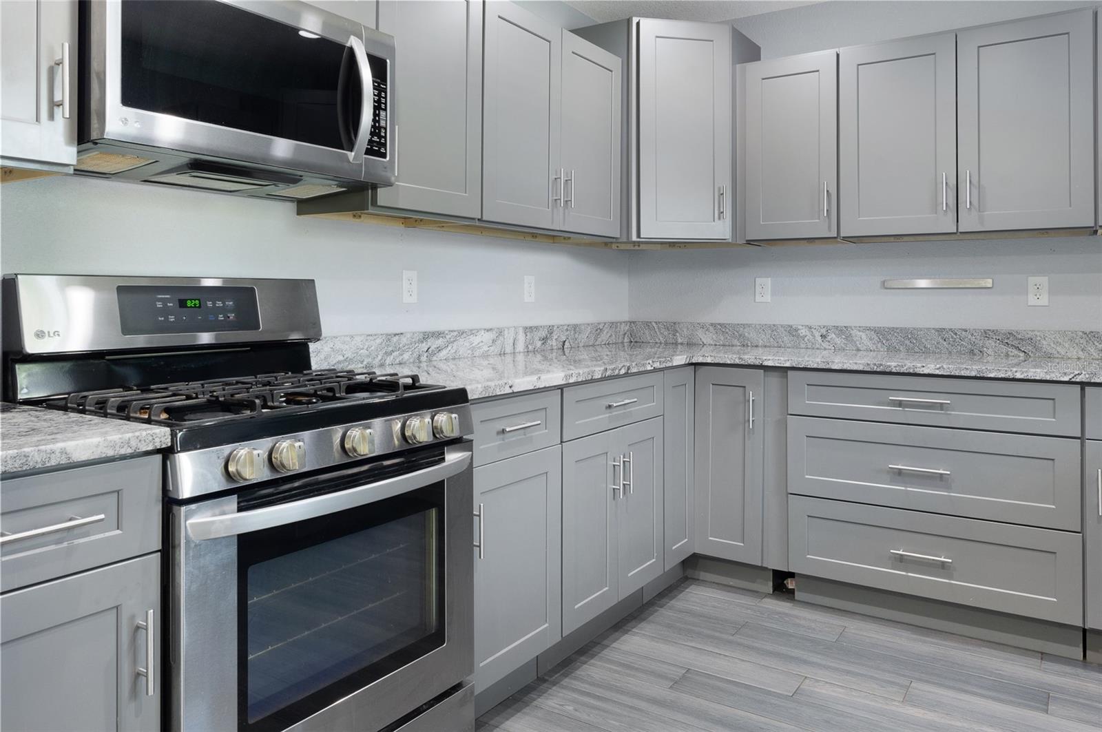 Image 7 of 31 For 5923 19th Street Ne