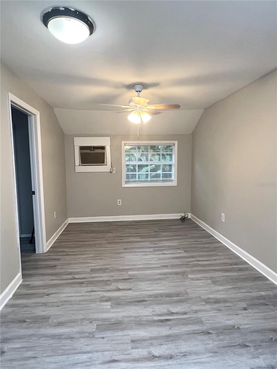 Image 5 of 9 For 209 20th St E #2