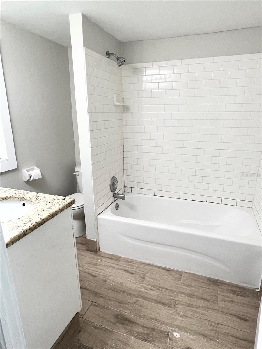 Image 8 of 9 For 209 20th St E #2